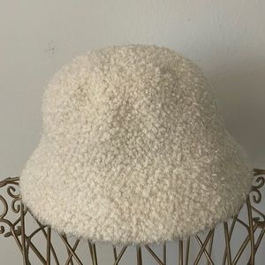 Vintage Cejon Winter Bucket Hat White Women’s